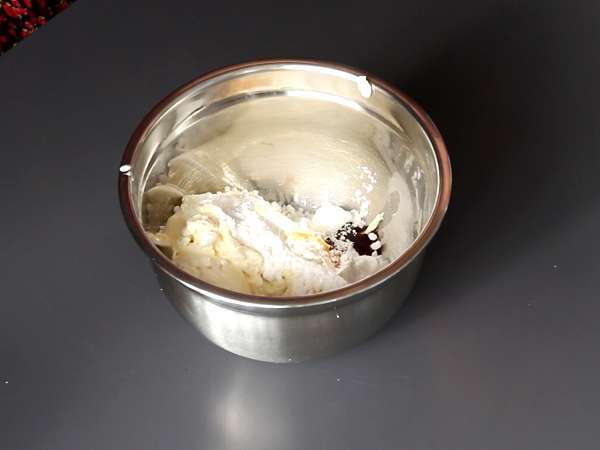 Бриош Pandoro с пълнеж от крем Nutella и ванилов крем във формата на коледна елха - Подготовка стъпка 3