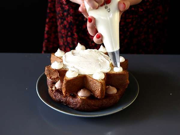 Бриош Pandoro с пълнеж от крем Nutella и ванилов крем във формата на коледна елха - Подготовка стъпка 7