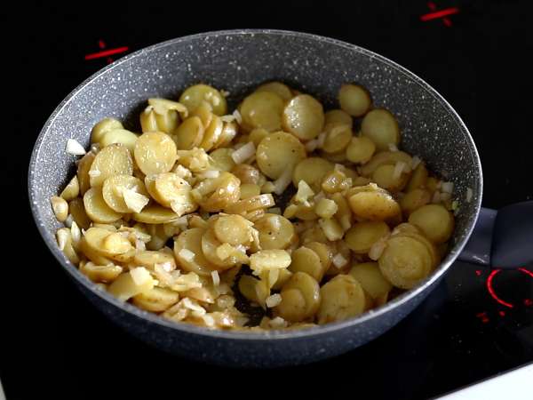 Huevos rotos - изключително лесна испанска рецепта с картофи и яйца - Подготовка стъпка 3