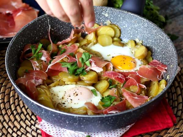 Huevos rotos - изключително лесна испанска рецепта с картофи и яйца - Подготовка стъпка 5