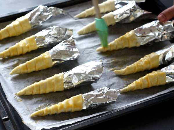 Сладки моркови от бутер тесто за великденски аперитив: козе сирене и сушени домати - Подготовка стъпка 4