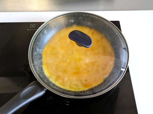 Омлет с лук, вкусната и лесна за приготвяне рецепта - Подготовка стъпка 4