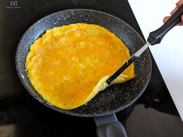 Омлет с лук, вкусната и лесна за приготвяне рецепта - Подготовка стъпка 5