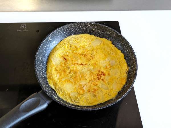 Омлет с лук, вкусната и лесна за приготвяне рецепта - Подготовка стъпка 6
