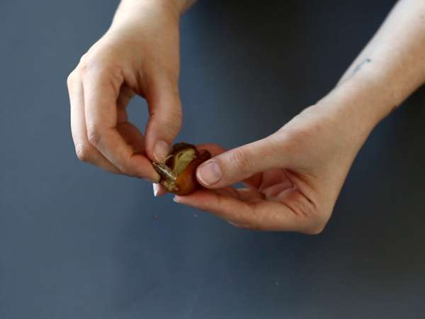 Домашно приготвени Сникърс: фурми, фъстъци и шоколад - здравословна закуска без добавена захар - Подготовка стъпка 1