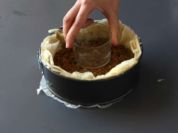 Чийзкейк в баклавски стил с шамфъстък, хрупкав и топящ се - Подготовка стъпка 4