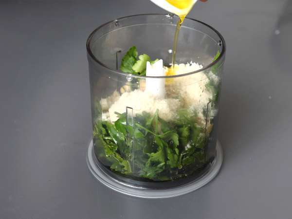 Песто от магданоз и фъстъци - експлозия от вкусове - Подготовка стъпка 2