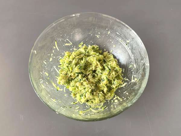 Печени кюфтета от тиквички - Подготовка стъпка 4