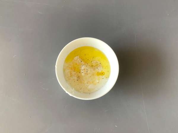 Сос от кисело мляко за салати и кюфтета - Подготовка стъпка 2