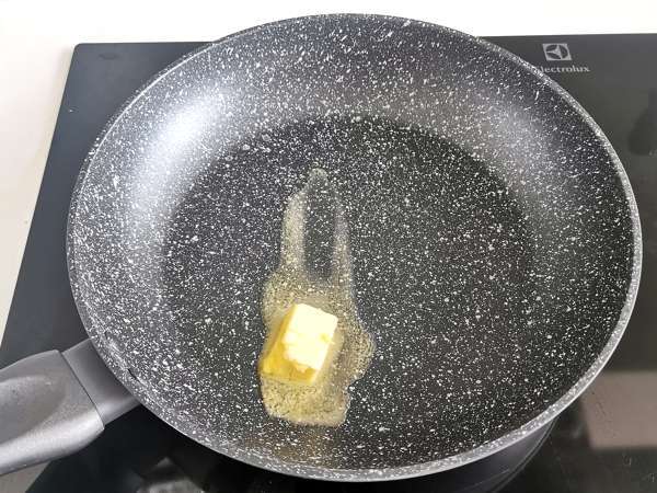 Омлет със сирене, експресната рецепта, готова за 5 минути! - Подготовка стъпка 4