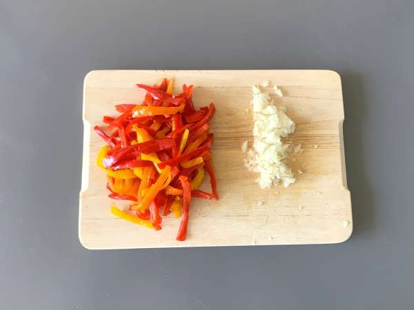 Паста с чушки и филаделфия: кремообразна, бърза и вкусна - Подготовка стъпка 1