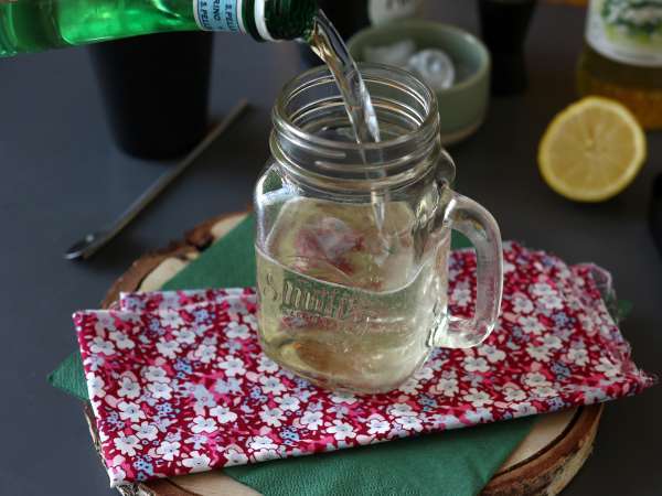 Hugo Spritz със сироп от бъз - свеж и сладък коктейл - Подготовка стъпка 2