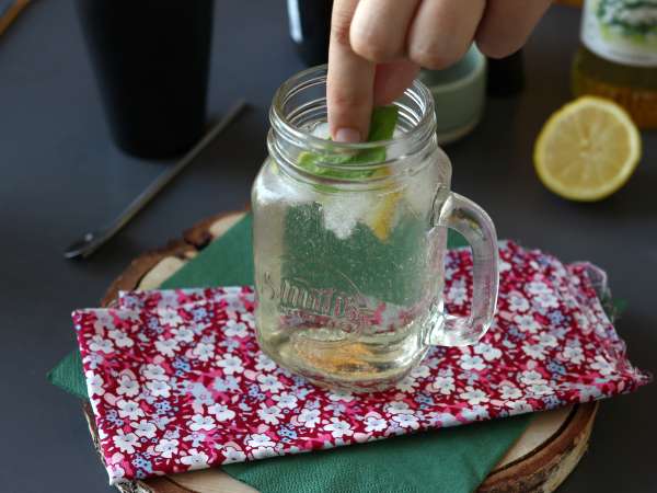 Hugo Spritz със сироп от бъз - свеж и сладък коктейл - Подготовка стъпка 4