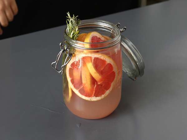 Вода с аромат на грейпфрут и розмарин: детокс напитката без добавена захар - Подготовка стъпка 3