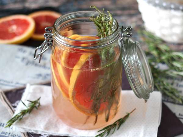 Вода с аромат на грейпфрут и розмарин: детокс напитката без добавена захар - Подготовка стъпка 4