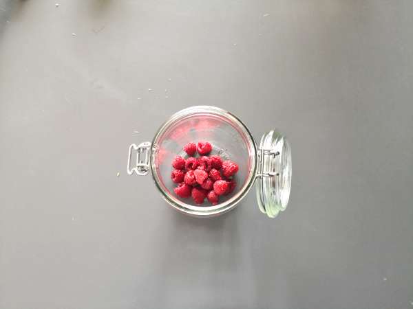 Вода с вкус на лимон, босилек и малини - Подготовка стъпка 2