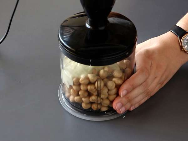 Лесно руло с вкус на Kinder Bueno, идеално за торта за рожден ден или за коледен дървен материал! - Подготовка стъпка 1