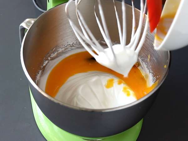 Лесно руло с вкус на Kinder Bueno, идеално за торта за рожден ден или за коледен дървен материал! - Подготовка стъпка 2