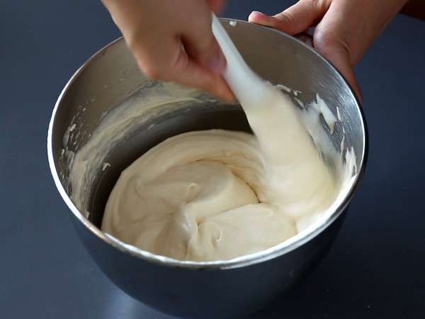 Лесно руло с вкус на Kinder Bueno, идеално за торта за рожден ден или за коледен дървен материал! - Подготовка стъпка 3