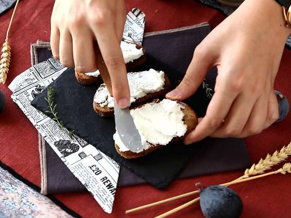 Сандвичи със смокини, прясно козе сирене, мед и розмарин - Подготовка стъпка 3