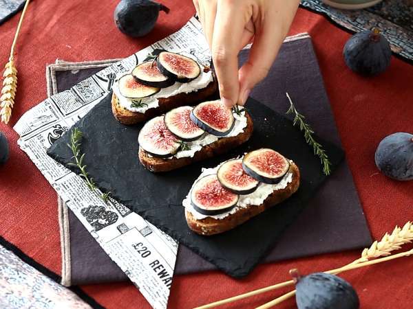 Сандвичи със смокини, прясно козе сирене, мед и розмарин - Подготовка стъпка 4