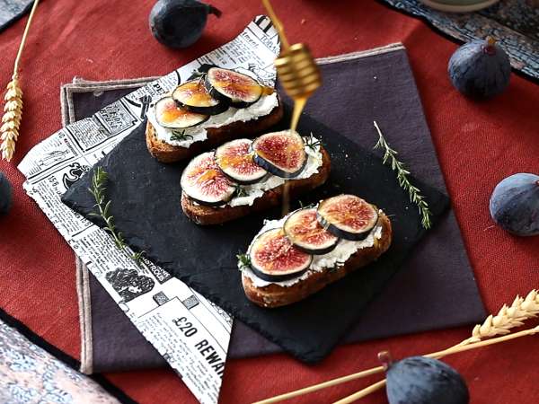 Сандвичи със смокини, прясно козе сирене, мед и розмарин - Подготовка стъпка 5