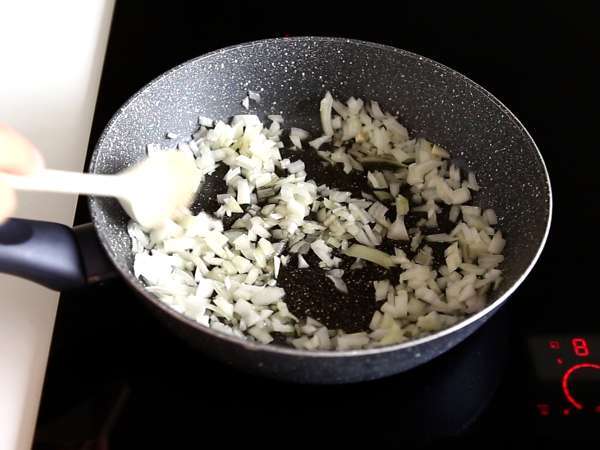 Спанакопита - изключително лесната гръцка питка със спанак и сирене фета - Подготовка стъпка 1