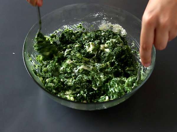 Спанакопита - изключително лесната гръцка питка със спанак и сирене фета - Подготовка стъпка 5