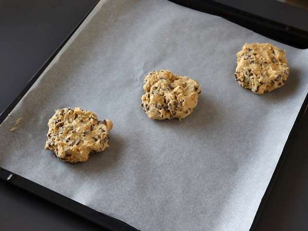 XXL бисквитки с лешници, млечен шоколад и пралина - Подготовка стъпка 5