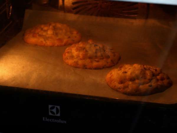 XXL бисквитки с лешници, млечен шоколад и пралина - Подготовка стъпка 6