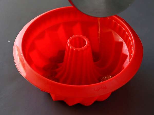 Choco flan, перфектната комбинация от влажна шоколадова торта и ванилов карамелен флан - Подготовка стъпка 2