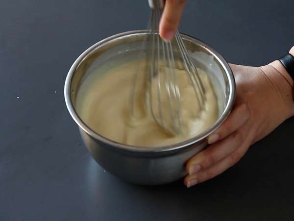 Choco flan, перфектната комбинация от влажна шоколадова торта и ванилов карамелен флан - Подготовка стъпка 3