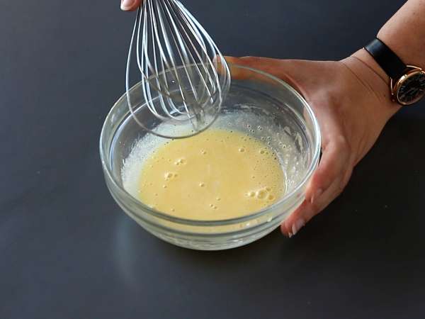 Choco flan, перфектната комбинация от влажна шоколадова торта и ванилов карамелен флан - Подготовка стъпка 5