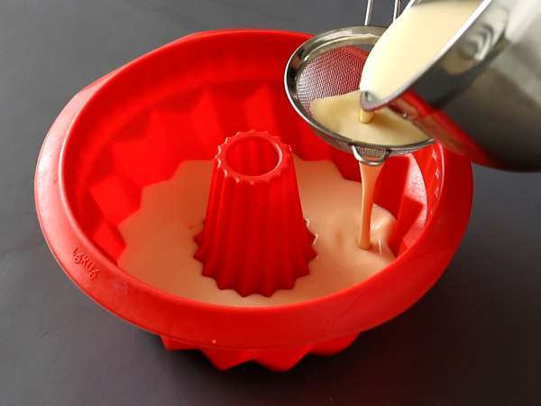 Choco flan, перфектната комбинация от влажна шоколадова торта и ванилов карамелен флан - Подготовка стъпка 8