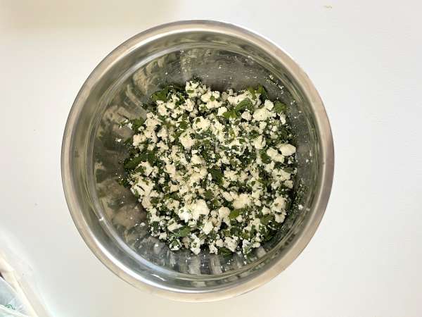 Börek със сирене фета и магданоз - Подготовка стъпка 1