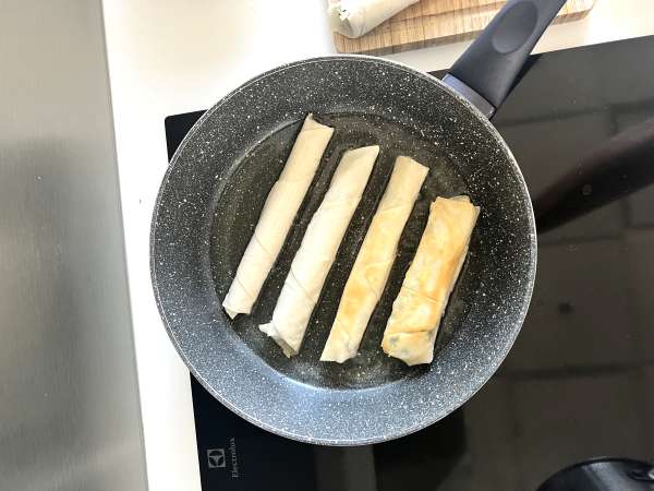 Börek със сирене фета и магданоз - Подготовка стъпка 3