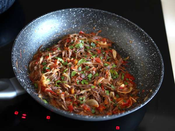 Плантани, пълнени с настъргано месо и настърган кашкавал - Подготовка стъпка 5