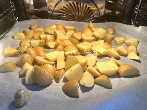 Печени картофи във фурната, класическа и лесна рецепта - Подготовка стъпка 5