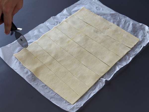 Лесно осолено нюйоркско руло с песто и fromage frais с 4 съставки - Подготовка стъпка 1