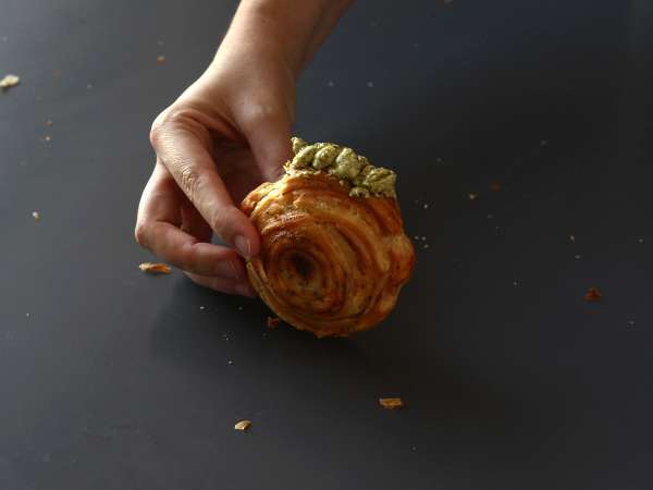 Лесно осолено нюйоркско руло с песто и fromage frais с 4 съставки - Подготовка стъпка 9