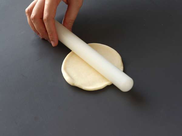 Рулца тип пица с пълнеж от домати, шунка и сос моцарела - Подготовка стъпка 1