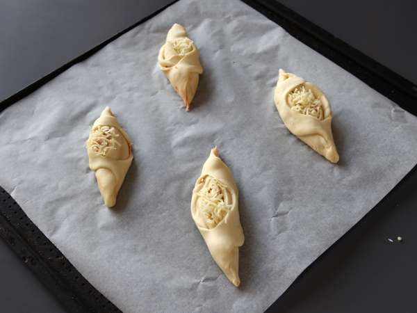 Рулца тип пица с пълнеж от домати, шунка и сос моцарела - Подготовка стъпка 6