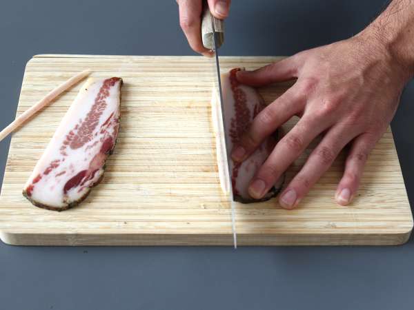 Pasta all'amatriciana, традиционната рецепта, обяснена стъпка по стъпка - Подготовка стъпка 1