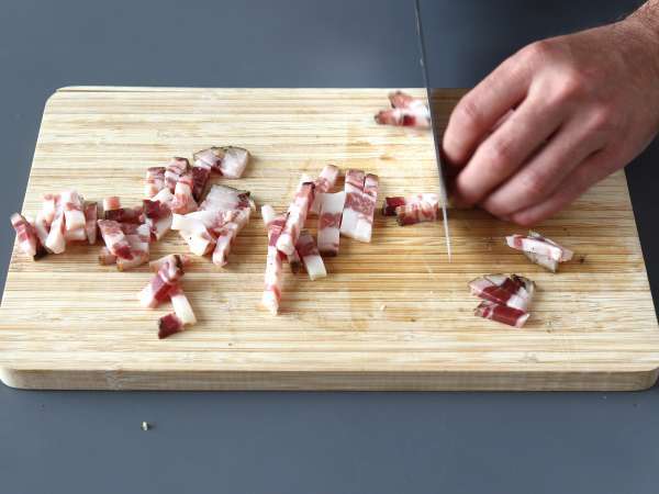 Pasta all'amatriciana, традиционната рецепта, обяснена стъпка по стъпка - Подготовка стъпка 2