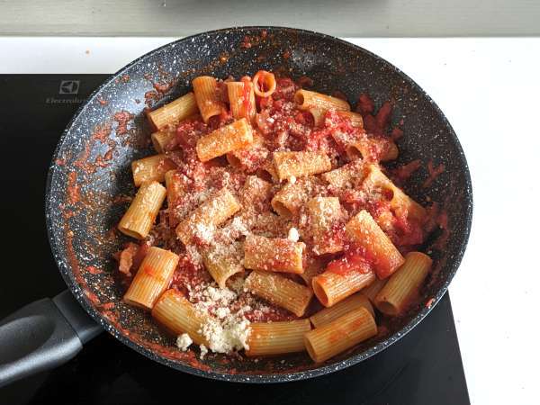 Pasta all'amatriciana, традиционната рецепта, обяснена стъпка по стъпка - Подготовка стъпка 9