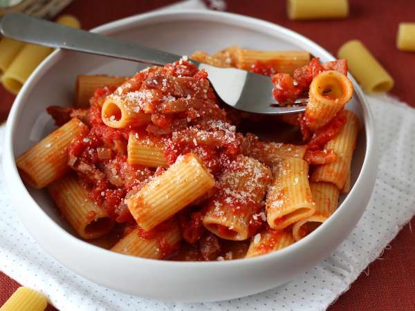 Pasta all'amatriciana, традиционната рецепта, обяснена стъпка по стъпка - Подготовка стъпка 10