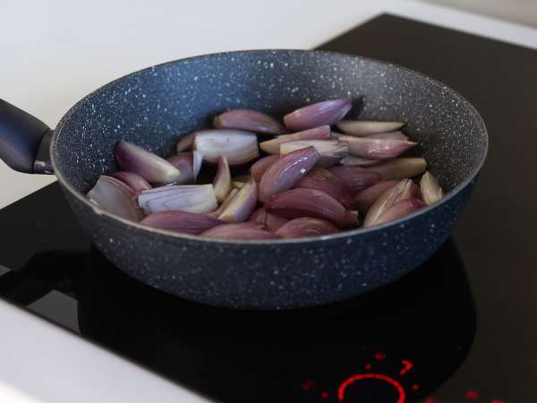 Тарт татин с шалот и фета - неустоимата солена версия! - Подготовка стъпка 1