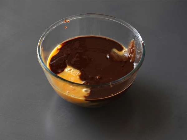 Изключително сладка торта с шоколад и крем от кестени само с 4 съставки - Подготовка стъпка 1