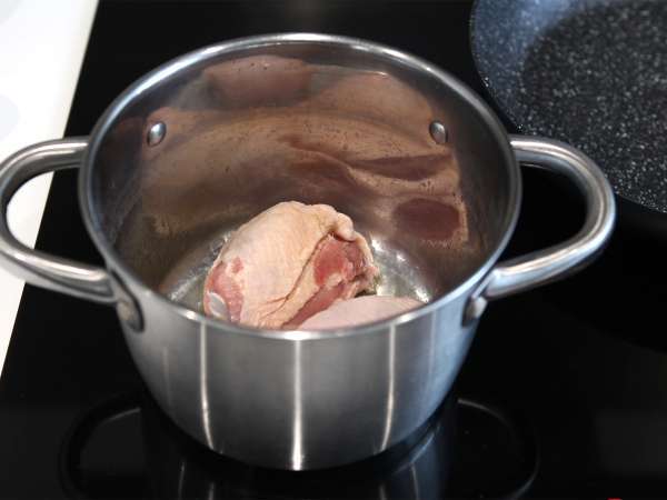 Макси сандвич със сирене на скара в американски стил: пилешко месо, авокадо, бекон - Подготовка стъпка 1