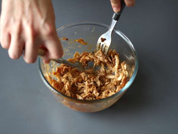 Макси сандвич със сирене на скара в американски стил: пилешко месо, авокадо, бекон - Подготовка стъпка 3